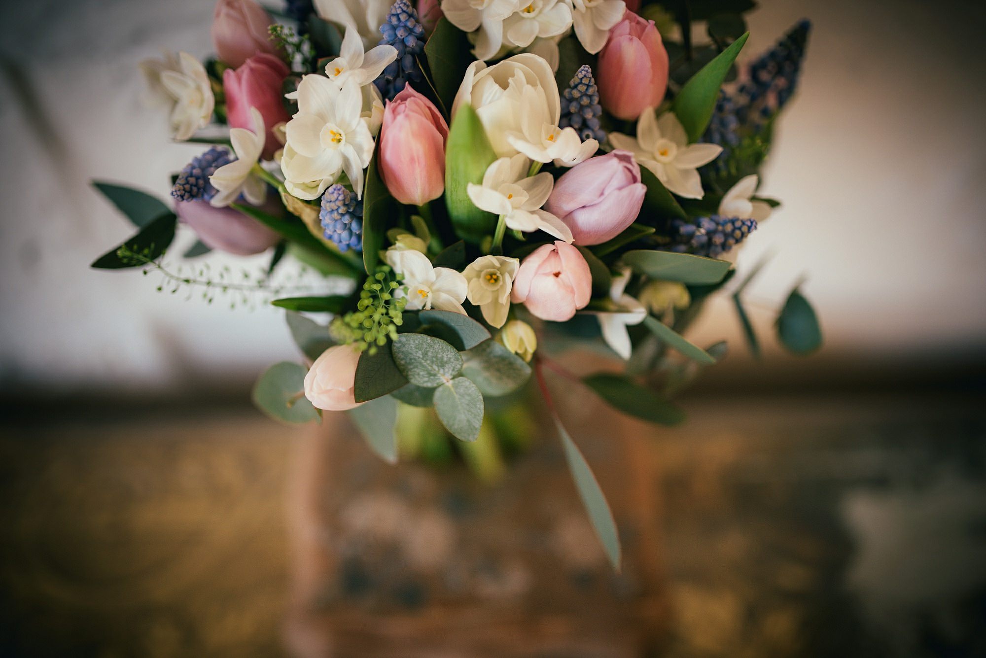 pretty spring wedding flowers
