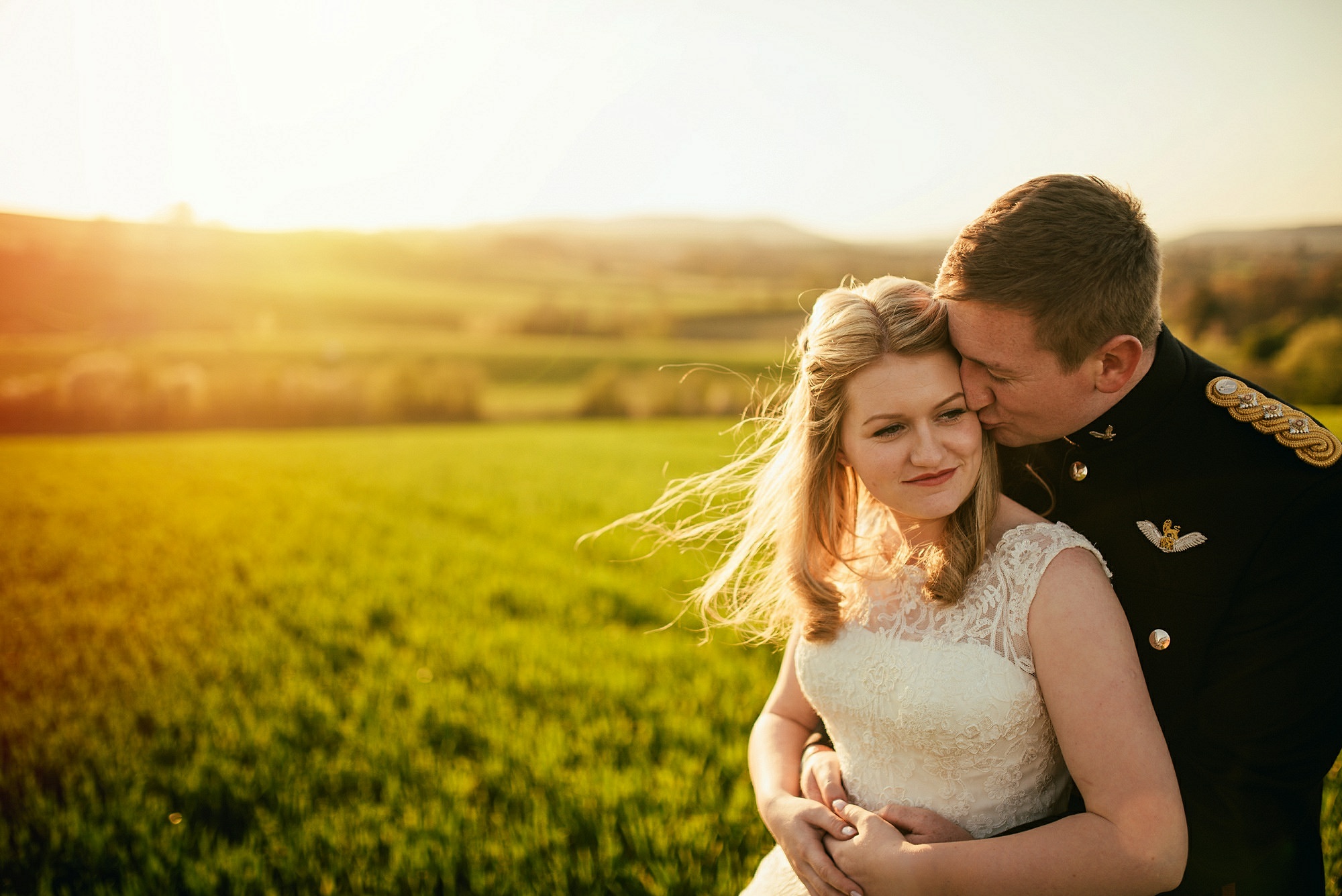 bride and groom in sunshine 