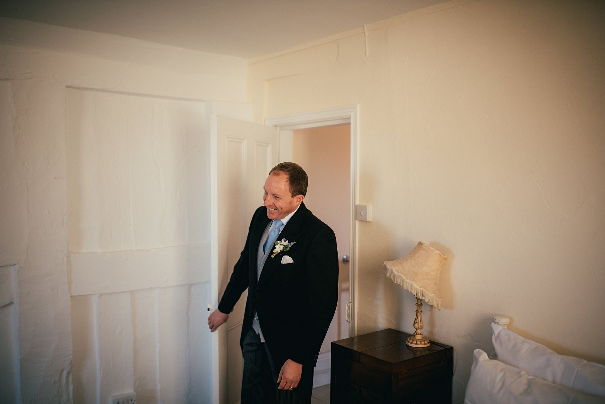 dad seeing bride for first time